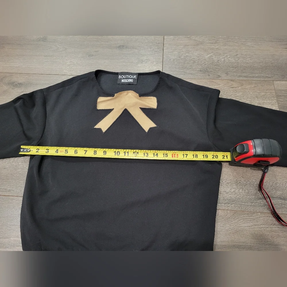 Boutique Moschino Black Women's Sweater with Gold Bow - Size Medium - Picture 5 of 9